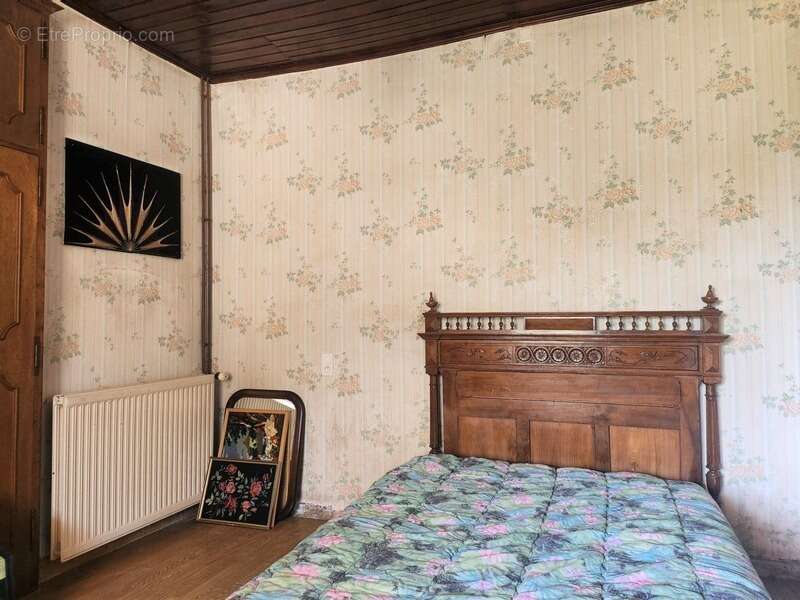 Maison de plain pied à rénover en partie - 3 pièces - avec jardin et dépendances - à MONTAIGU DE QUERCY (82) - photo 11