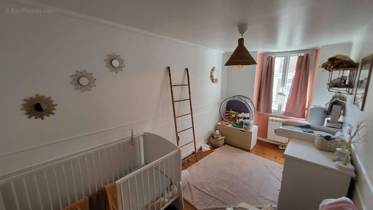 Maison à LA QUEUE-LES-YVELINES