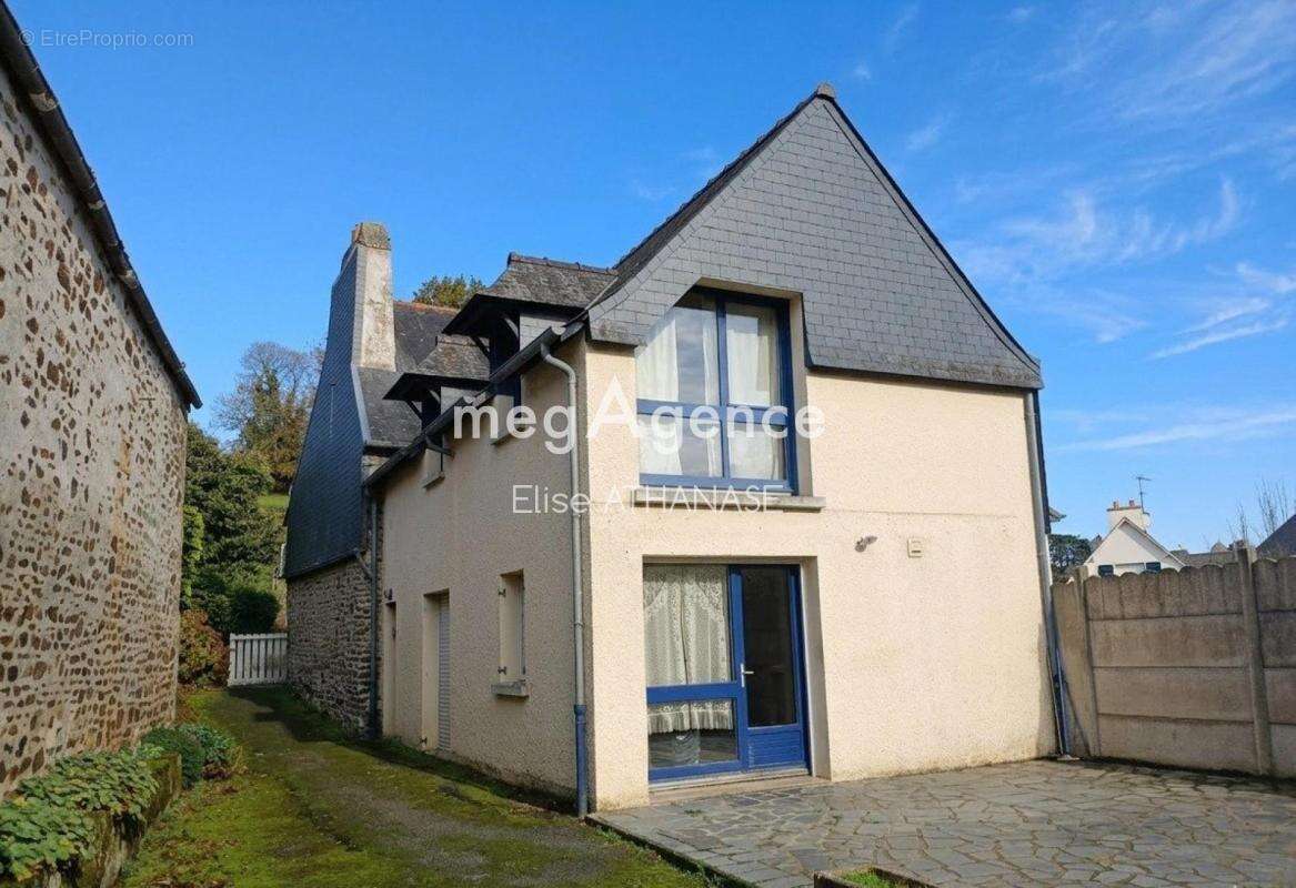 Maison à FOUGERES