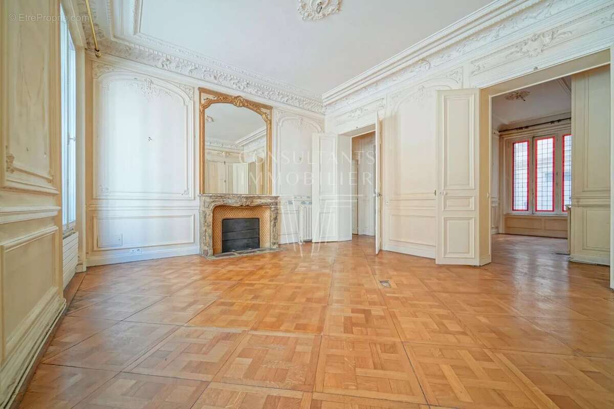Appartement à PARIS-8E