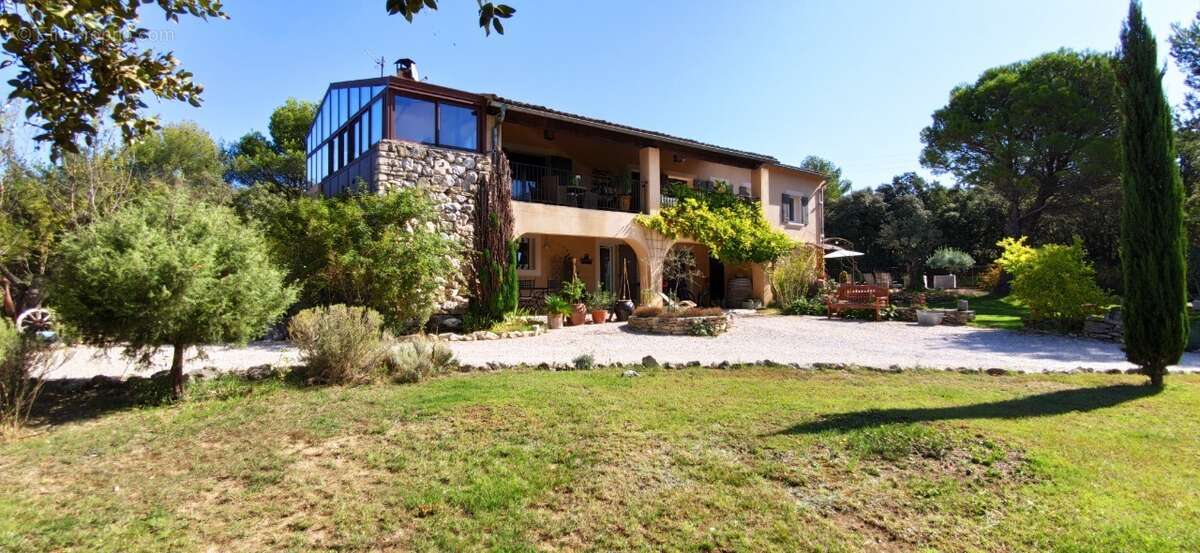 Maison 306 m² à Lagnes  - photo 2