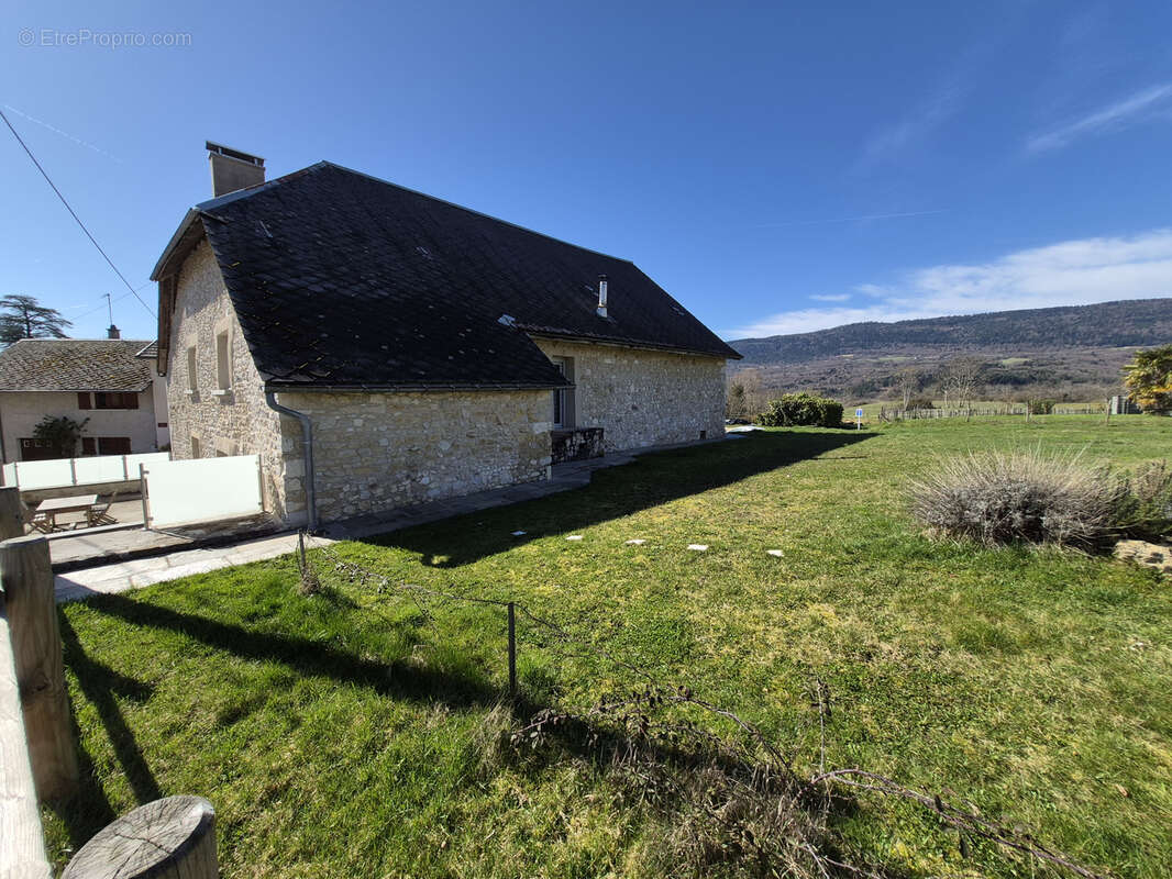 Maison à CHAMPAGNE-EN-VALROMEY