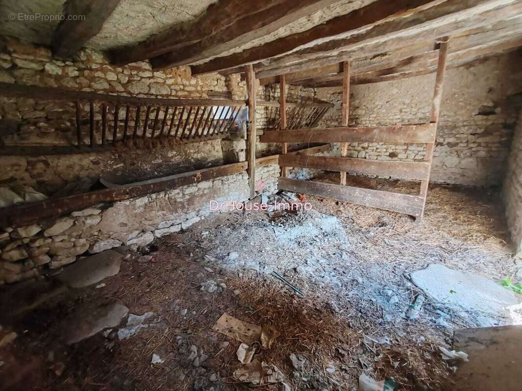 Maison à DANGE-SAINT-ROMAIN