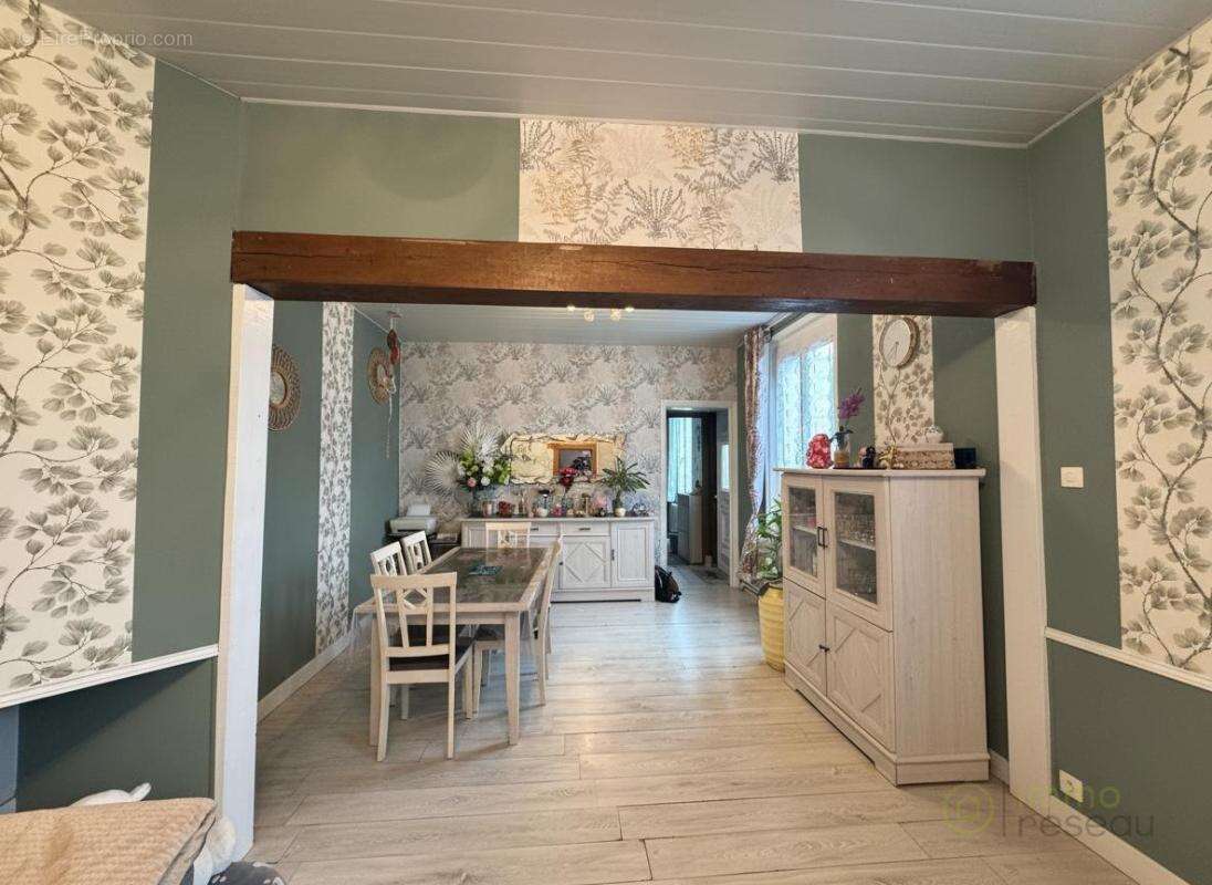 Maison 86 m² à Combles  - photo 3
