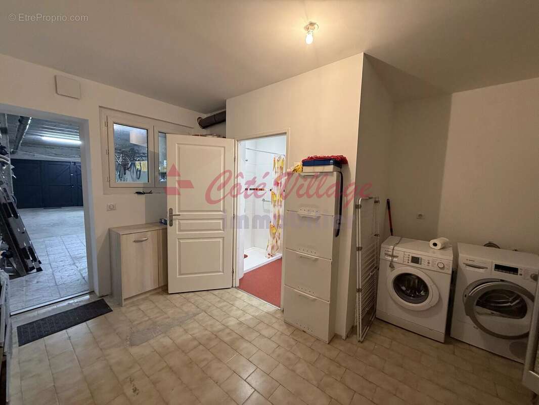 Gruissan – maison de village avec terrasse panoramique sur l'étang et grand garage - photo 13