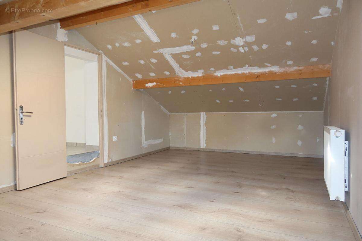 Maison à POUILLEY-LES-VIGNES