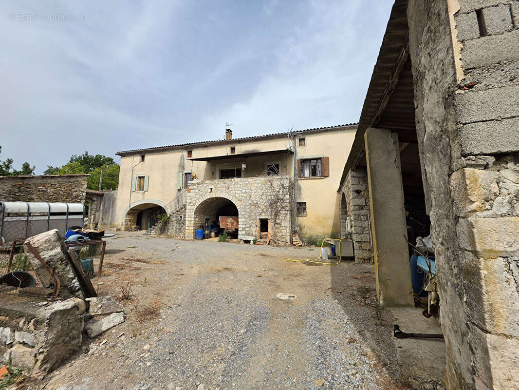 Mas authenitique sur plus d  un hectare de terrain - photo 2