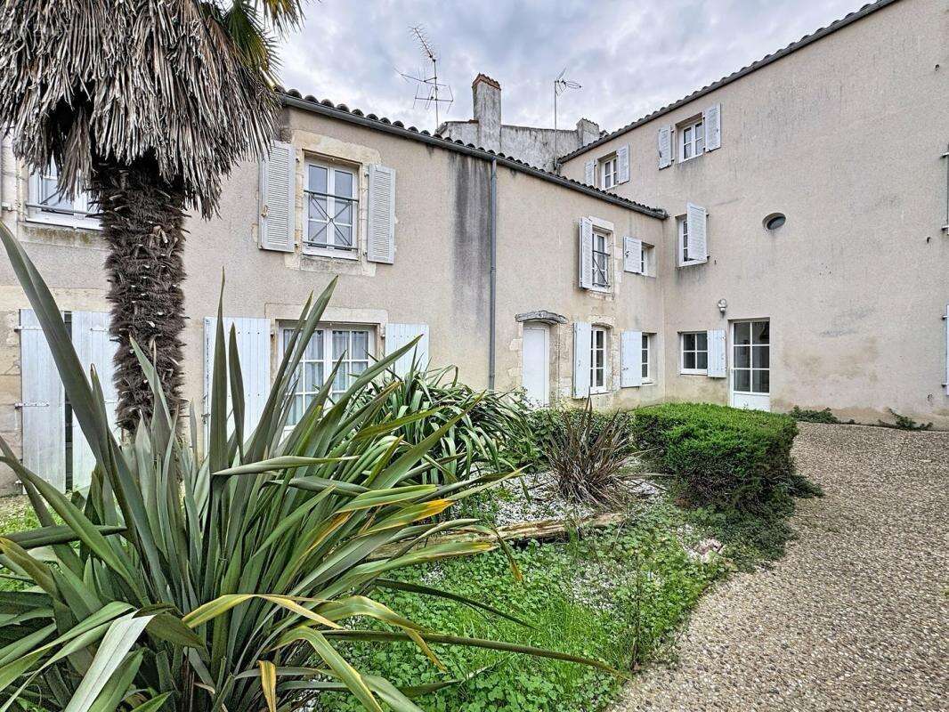 Studio au cœur du quartier Saint-Nicolas – La Rochelle - photo 2