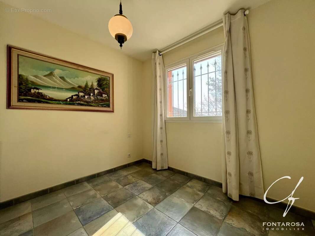 Maison à ROQUEBRUNE-SUR-ARGENS