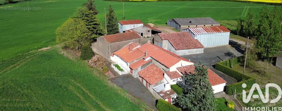 Photo 2 - Maison à CERNUSSON