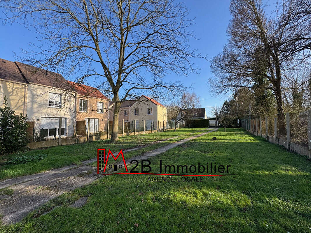 Maison à SAINT-THIBAULT-DES-VIGNES