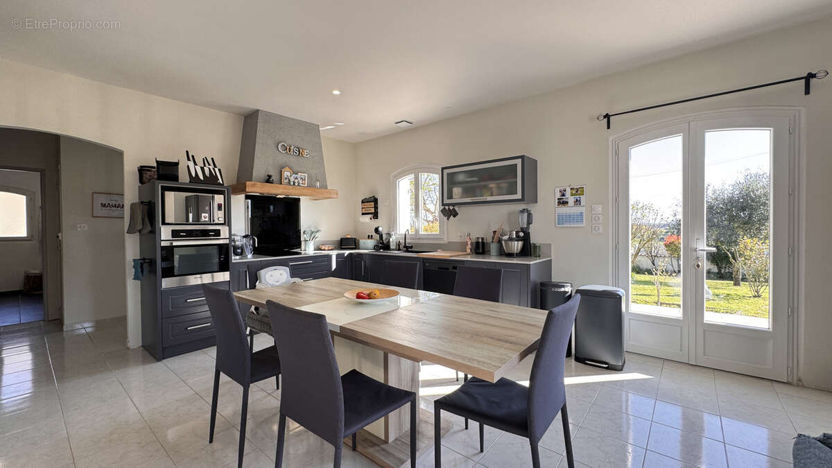 Maison à BARBEZIEUX-SAINT-HILAIRE