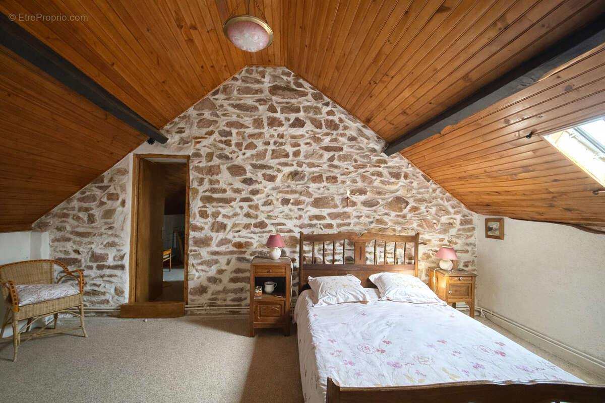 Maison à SAINT-PRIEST-LA-MARCHE