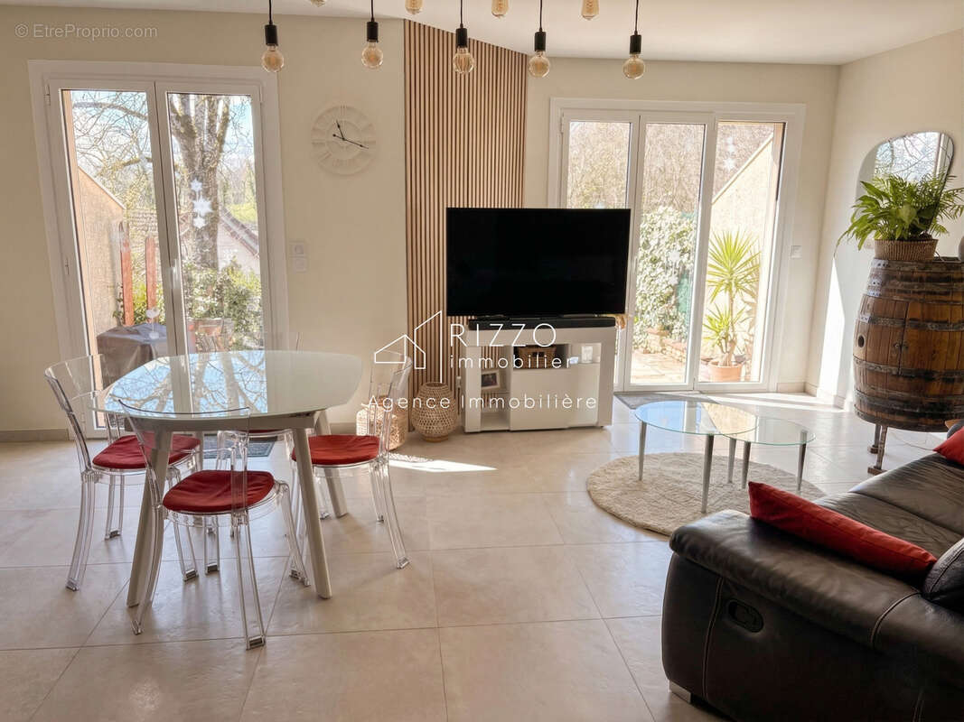 Villa Familiale T5 à Gex   Volumes et Confort - photo 6