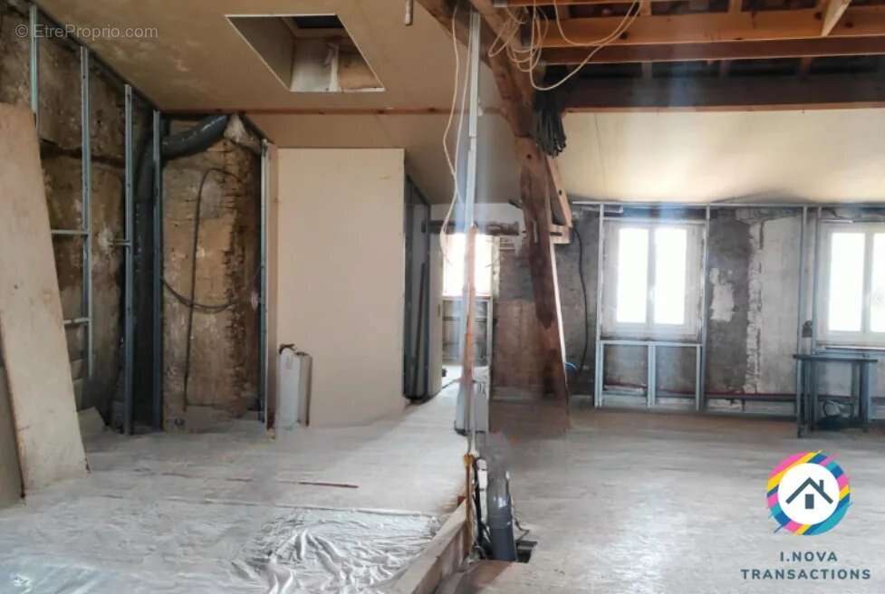 Plateau brut de 90 m² – Fort potentiel – Centre-ville de Saverdun - photo 2