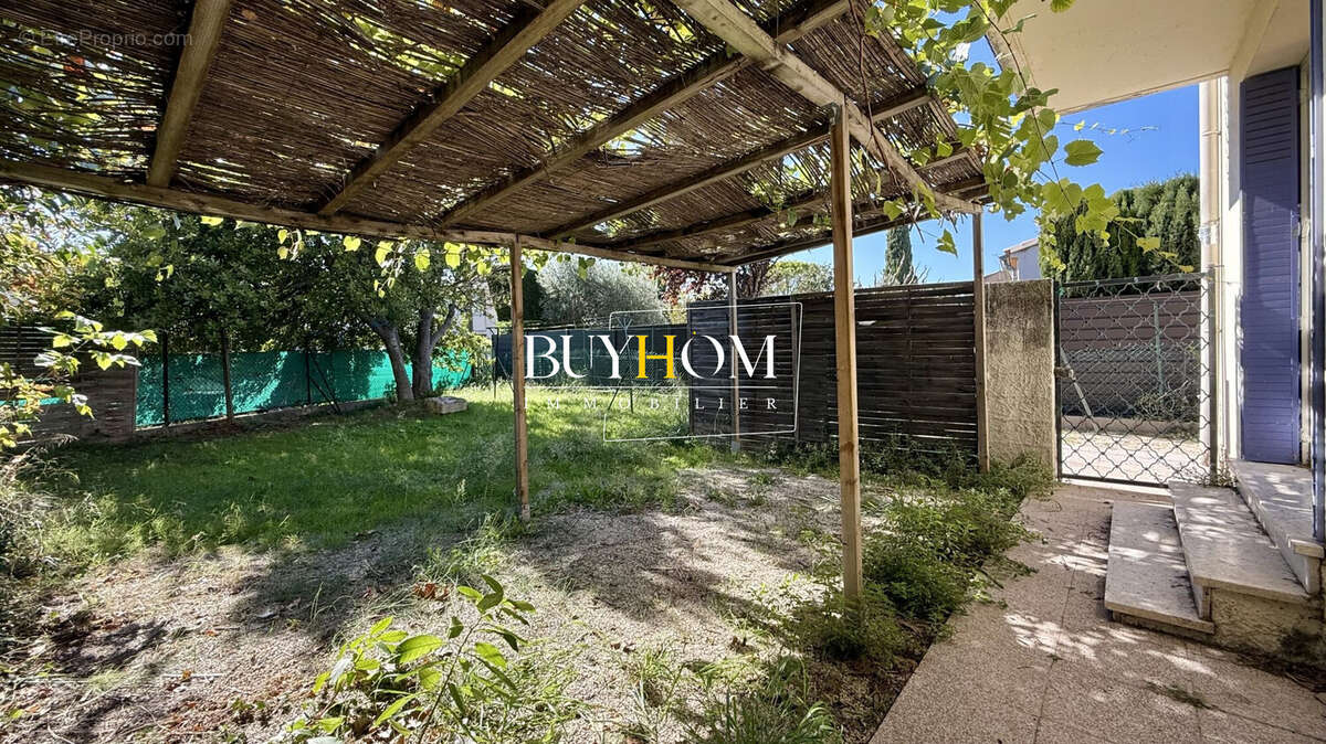 Appartement à L'ISLE-SUR-LA-SORGUE