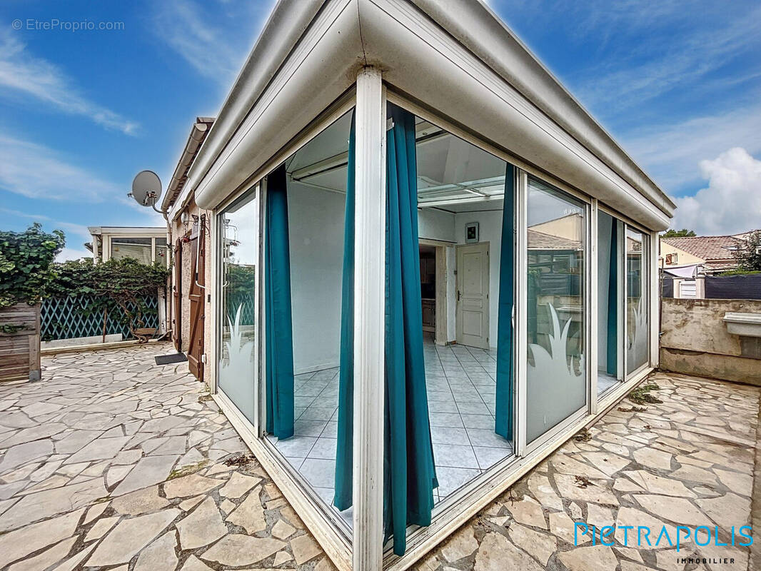 Maison à VIC-LA-GARDIOLE