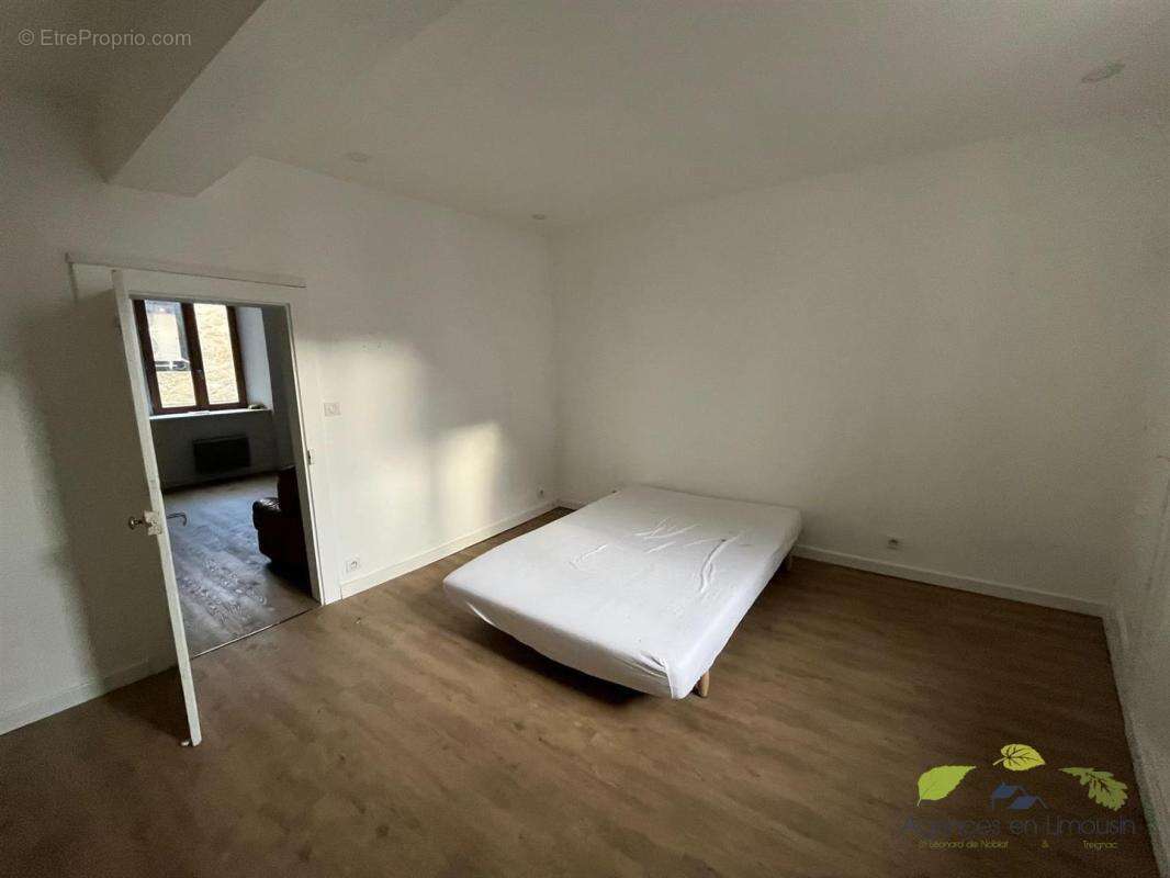 Maison à SAINT-LEONARD-DE-NOBLAT