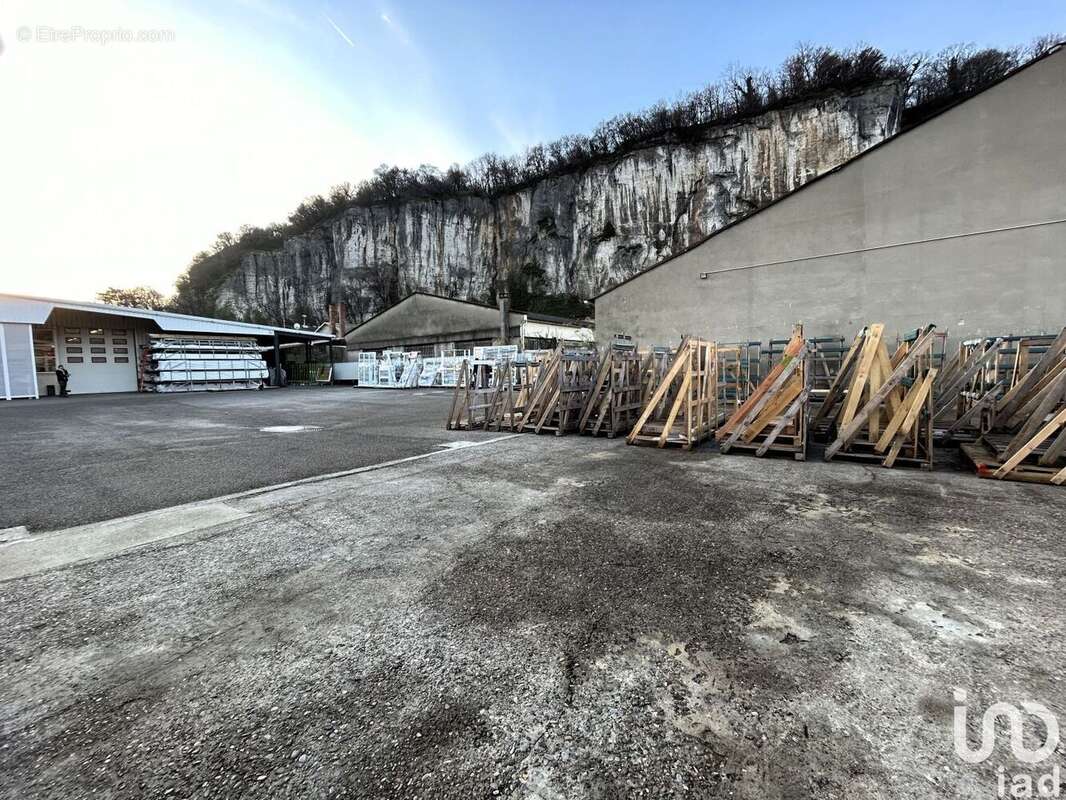 Photo 3 - Commerce à FONTAINE