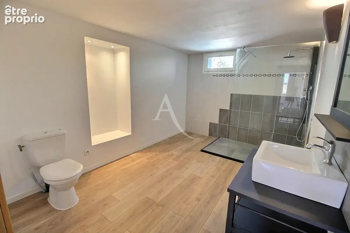 À vendre maison de village atypique avec piscine, terrasse et grand garage - photo 9