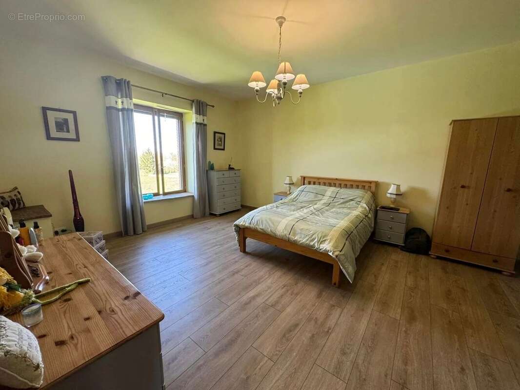 Maison à SAINT-PRIEST-LA-PLAINE