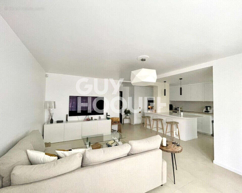 Appartement à COURBEVOIE