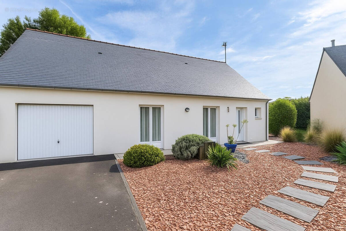 Maison à MONTREUIL-JUIGNE