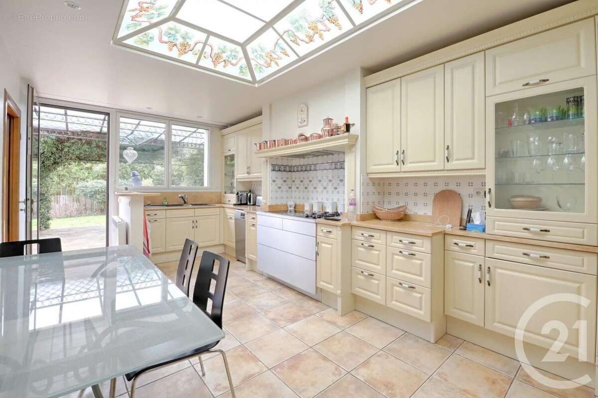 Maison à SAINT-MAUR-DES-FOSSES