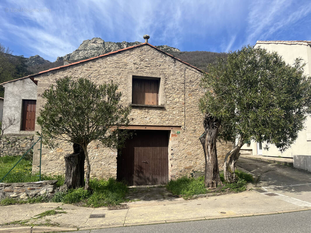 Maison à COLOMBIERES-SUR-ORB