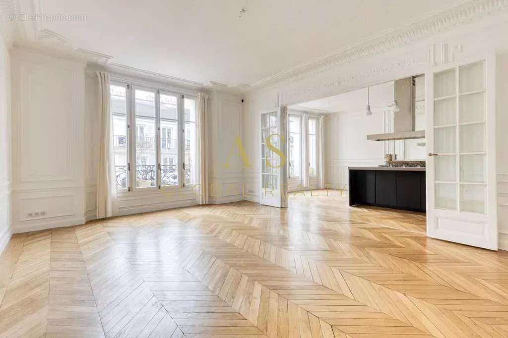 Appartement à PARIS-7E