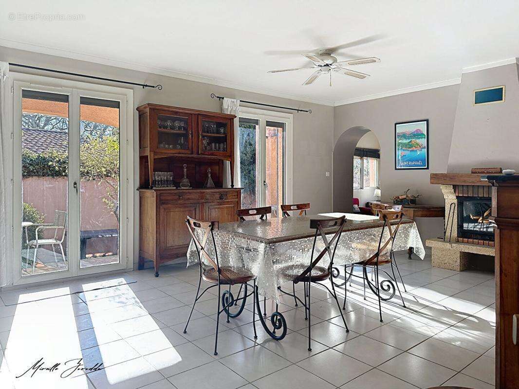 Maison à JONQUIERES-SAINT-VINCENT