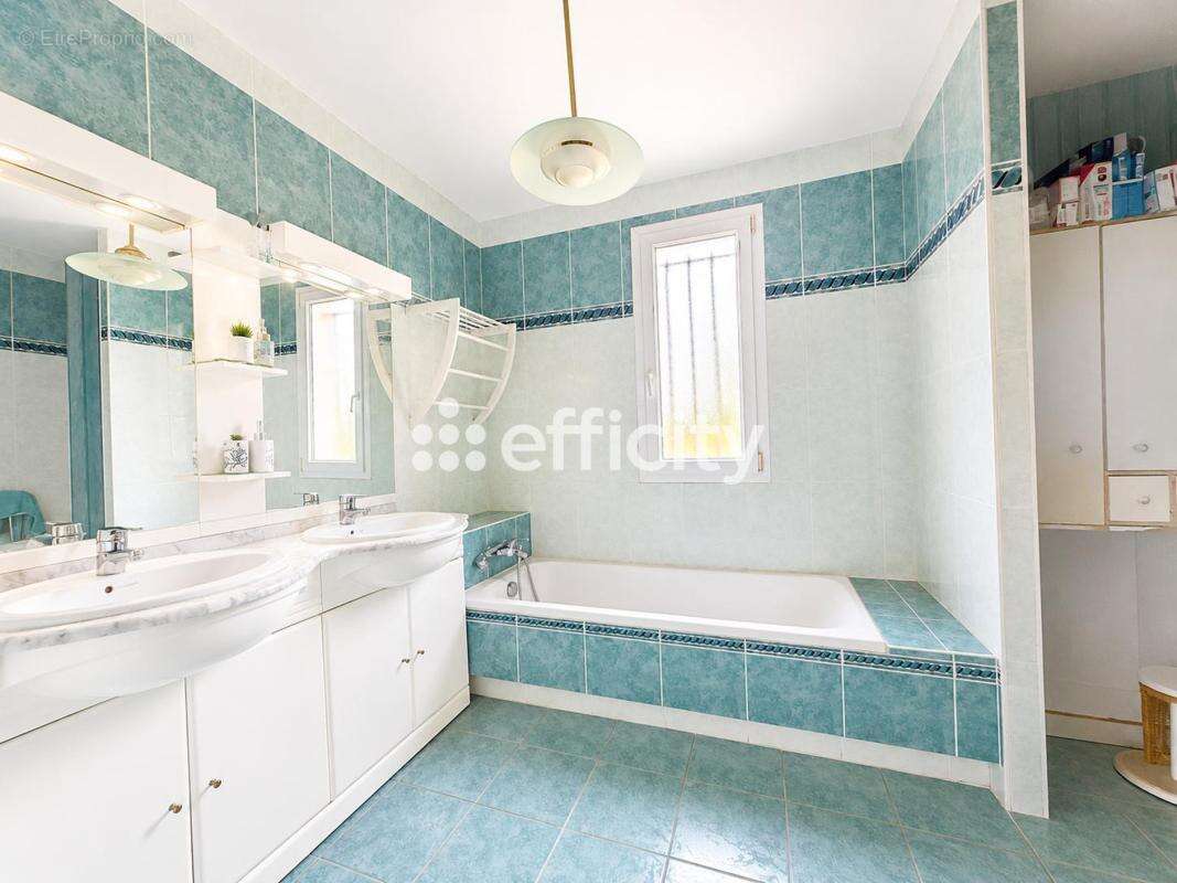 Maison 135 m² à Saint-Palais-Sur-Mer  - photo 10