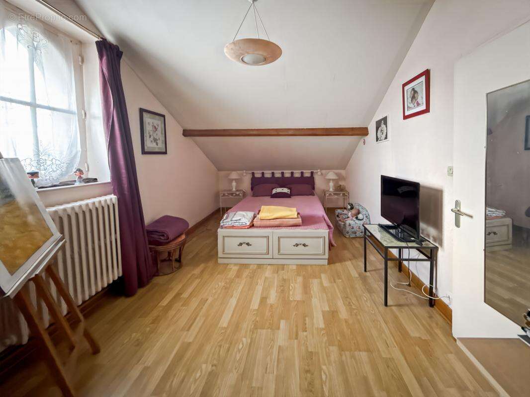 Maison à SAINT-JEAN-DE-BRAYE