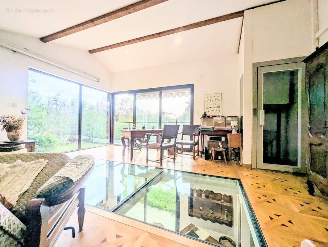 Mezzanine avec acsenceur  - Maison à YVRAC