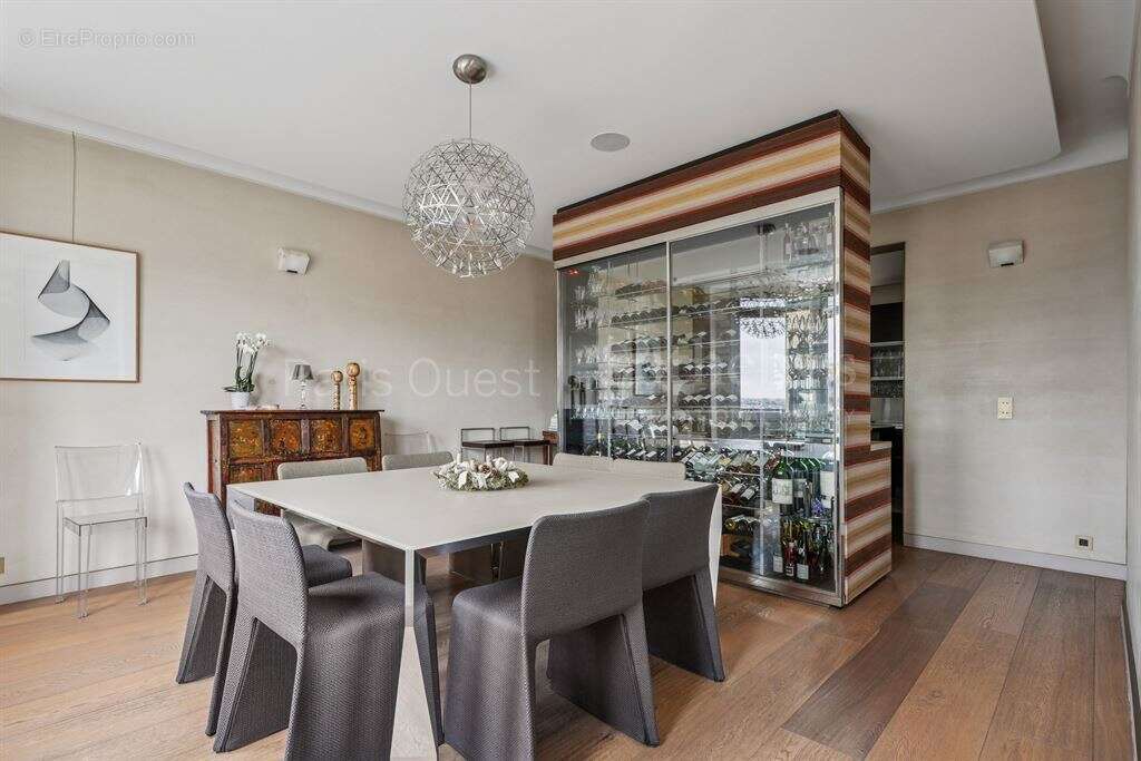 Appartement à PARIS-7E