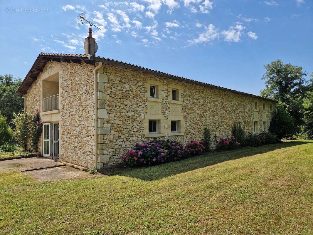 20240719121154 - Maison à LACROPTE