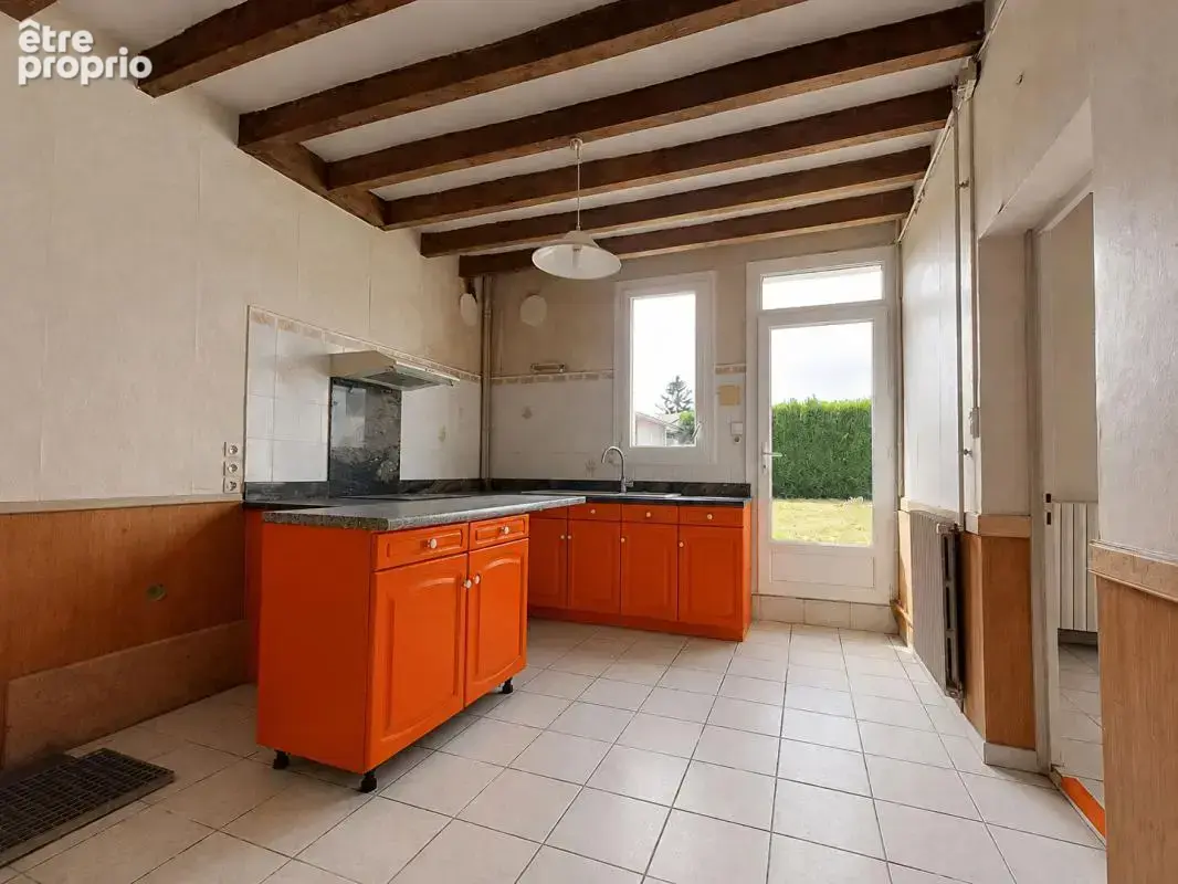 Maison de bourg du XIXe siècle,183 m², avec terrain et dépendances - VERNOIL LE FOURRIER (49390) - photo 4