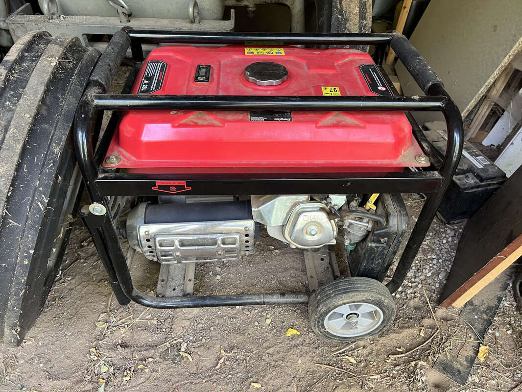 Terrain à COURS-LES-BARRES