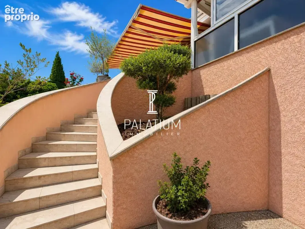 Villa provençale avec vaste terrasse et vue dégagée - photo 11