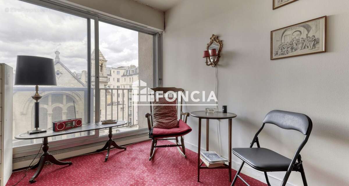 Appartement à PARIS-16E