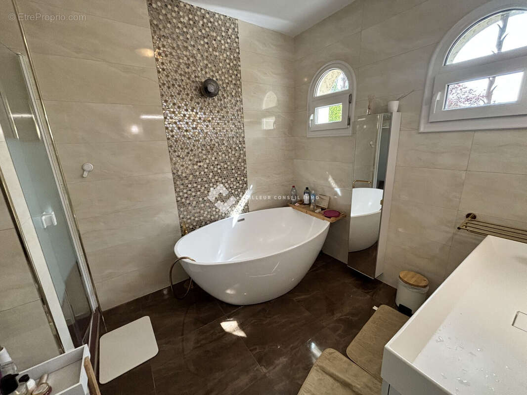 Maison 285 m² à Neuville-De-Poitou  - photo 7