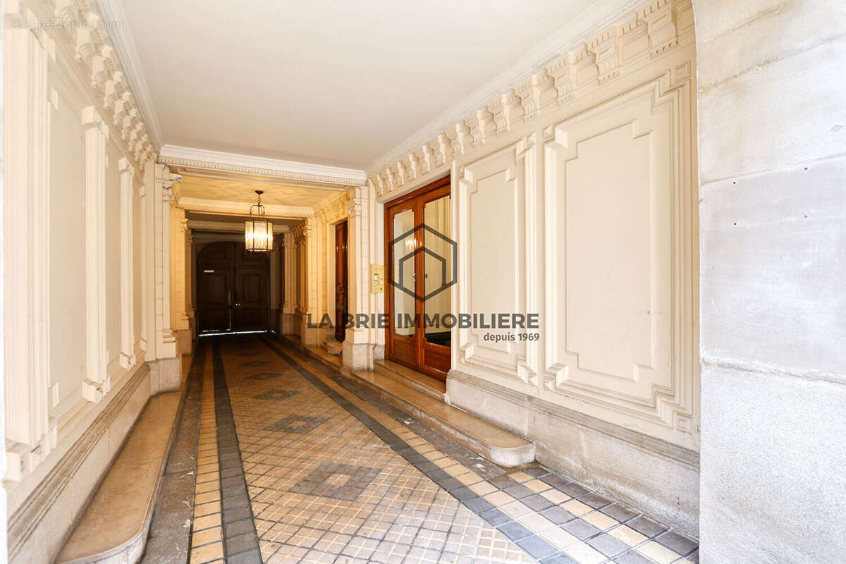 Appartement à PARIS-8E