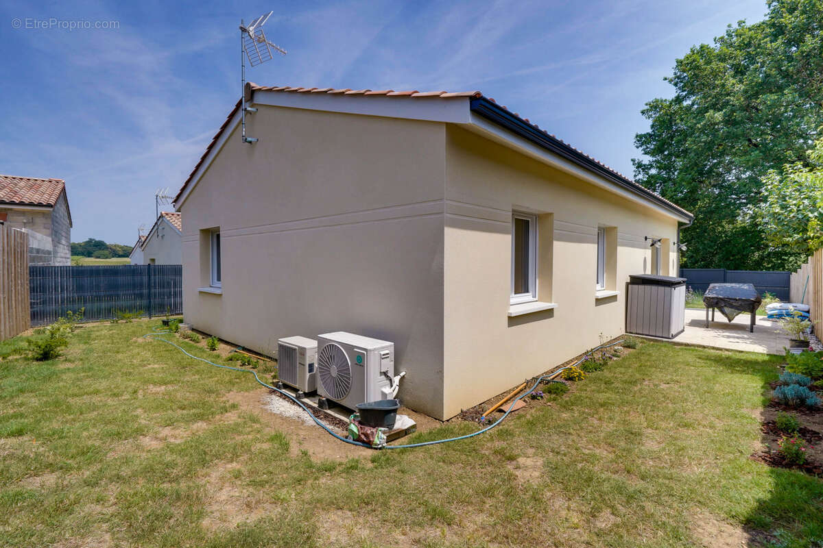 Maison à MONTLIEU-LA-GARDE