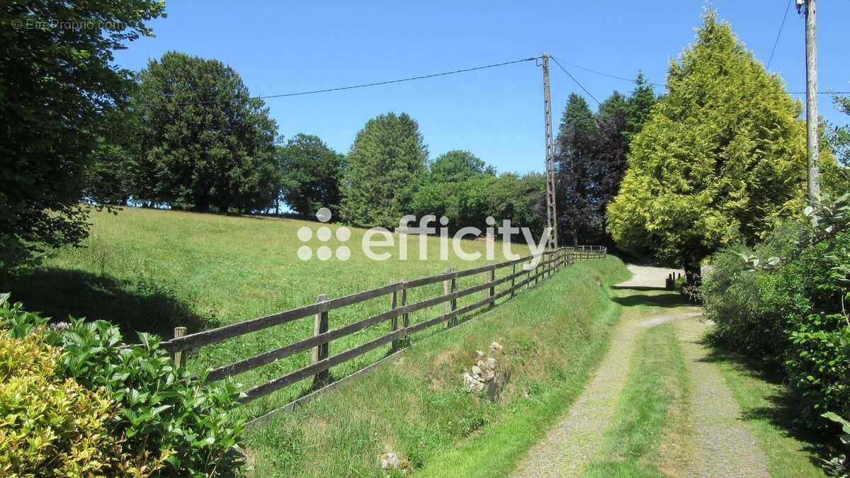 Maison à SAINT-SEVER-CALVADOS