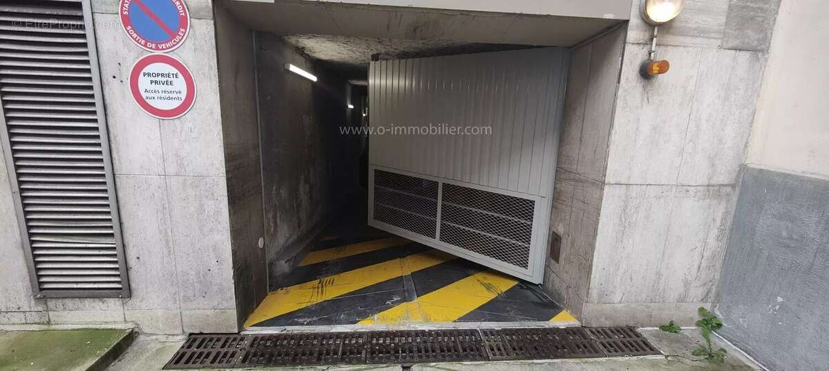 Parking à PARIS-11E