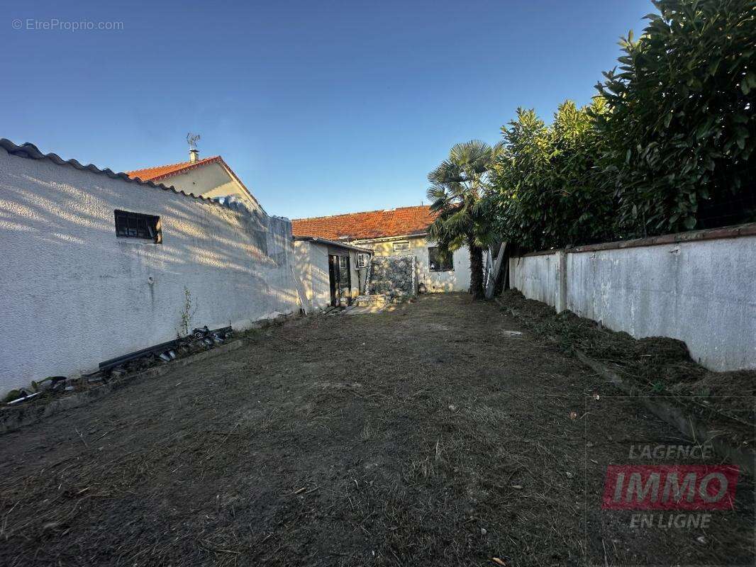 Commerce 460 m² à Puiseux-En-France  - photo 9