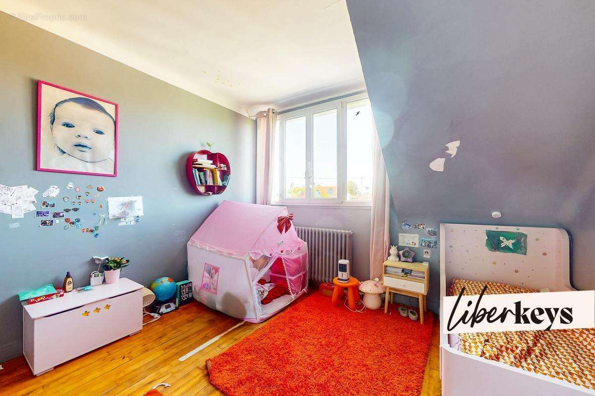 Maison 127m² avec piscine, jardin, terrasse, sous-sol et double parking à Gagny - photo 9