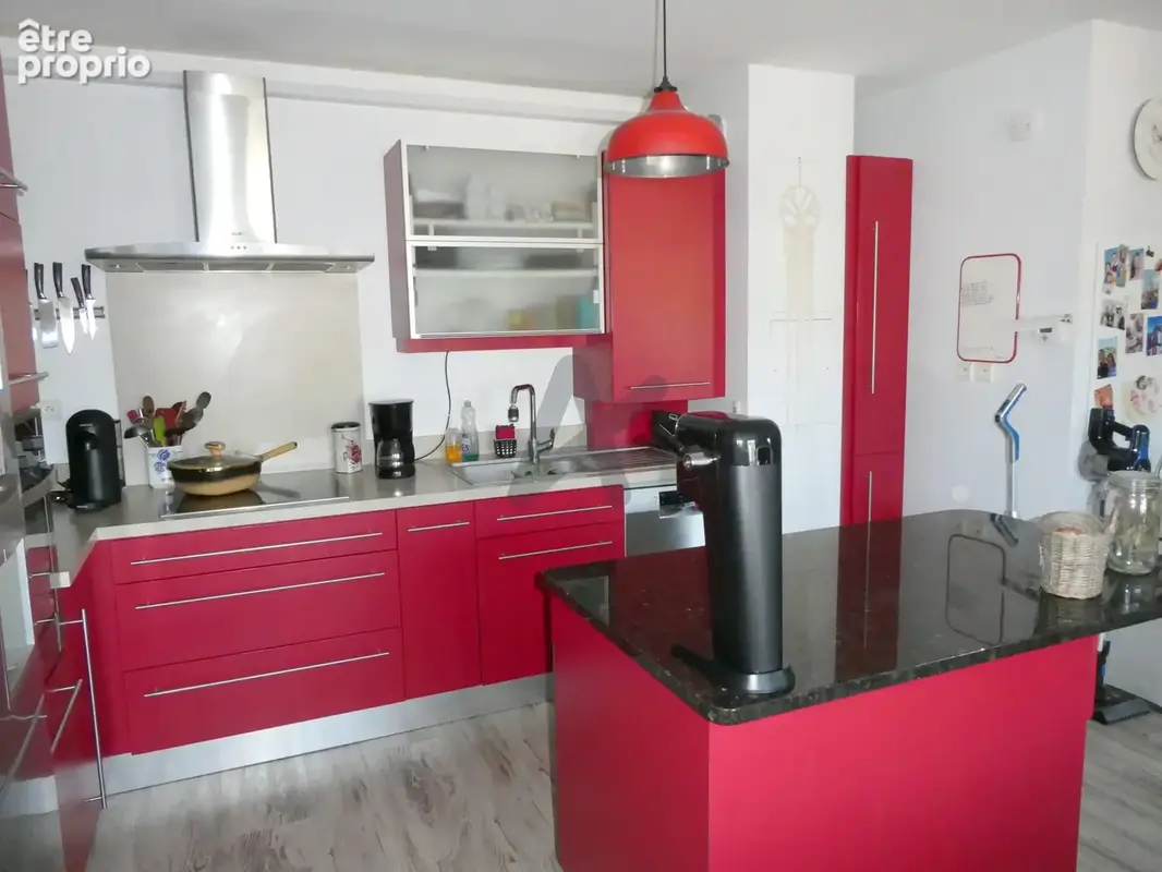 Très bel appartement dernier étage avec balcon, vue dominte et garage. - photo 16