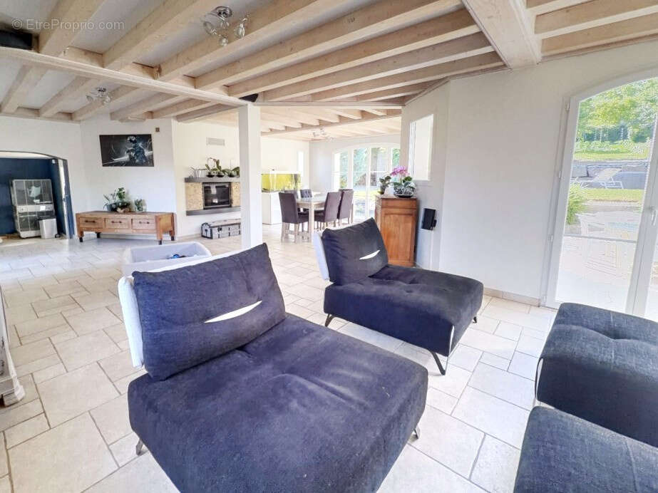 01160   Sur les hauteurs de Pont-d'Ain : Maison familiale rénovée avec dépendance de 300 m2 et garage de 70m2 - photo 9