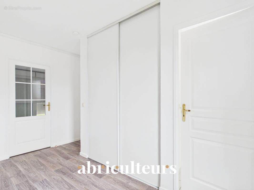 Appartement T3 de 73 m² exposé plein Sud avec vue sur le bassin et le pigeonnier – Résidence de standing à Survilliers - photo 5